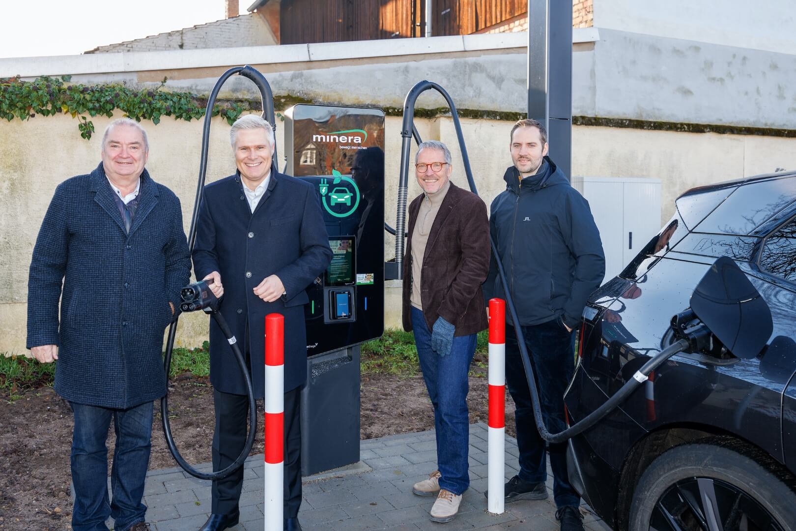 Neue E-Ladesäulen am Alten Messplatz in Betrieb